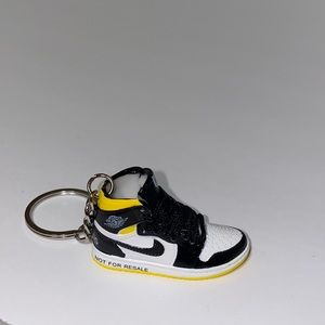 Sneaker key chain (yellow NFR)